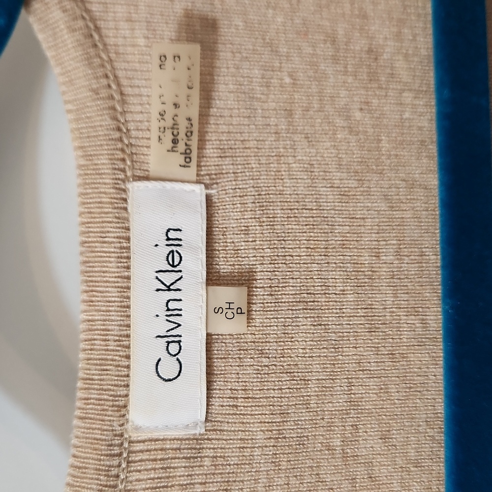 Calvin Klein - Picture 2 of 4